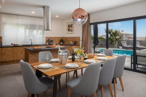 Luxury Villa IN with Heated Pool