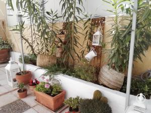 Amazing Semi-Basement Art Apartment easy walk to Nafplio centre