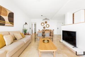 Beach apartment with terrace and private parking