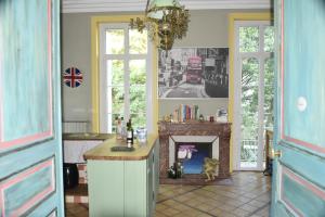 Maisons de vacances Beautiful large stylish villa centrally located in Pons : photos des chambres