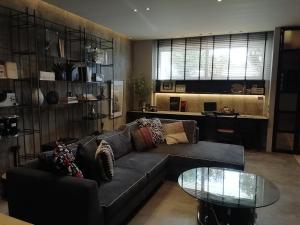 Amazing Semi-Basement Art Apartment easy walk to Nafplio centre