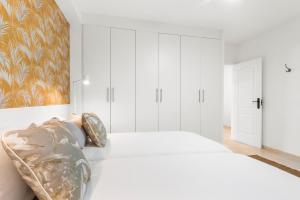 Beach apartment with terrace and private parking