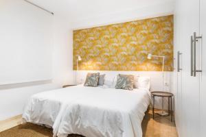 Beach apartment with terrace and private parking