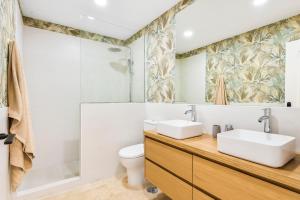 Beach apartment with terrace and private parking