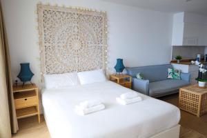 Cosy Sea View Studio FREE WIFI by Olax Rentals
