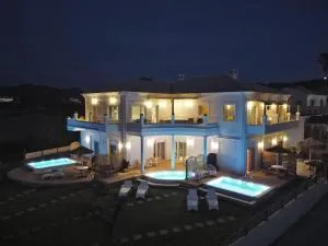 Margarita's Luxury Suites - Othonoí