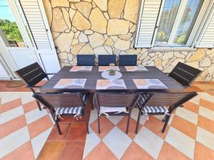 Beachfront 5BR Home Victoria