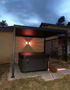 Maisons de vacances Gite des Combes Blanches avec piscine et jacuzzi : photos des chambres