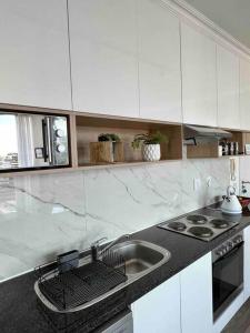 Modern, trendy and comfortable 2 bedroom apartment in Cape Town