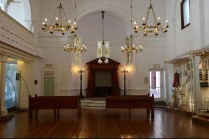 Modern, trendy and comfortable 2 bedroom apartment in Cape Town