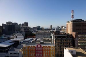 Modern, trendy and comfortable 2 bedroom apartment in Cape Town