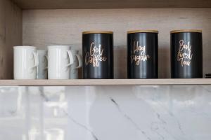 Modern, trendy and comfortable 2 bedroom apartment in Cape Town