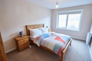 Etive, Beautiful Lochside Apartment with balcony