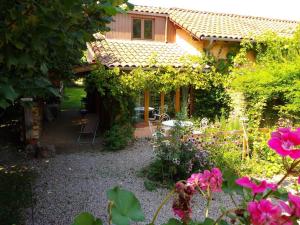 Maisons de vacances Gite des Noisetiers N 1 : Maison 1 Chambre