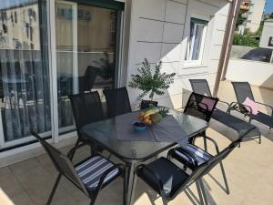 3 bedroom apartment with terrace and free parking 