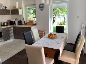 Szigliget Strand mellet levő, csendes, kényelmes ház