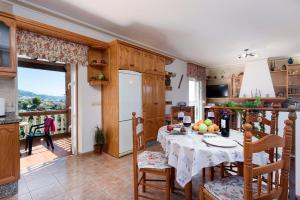 Villa Blancuzcal by Villa Plus