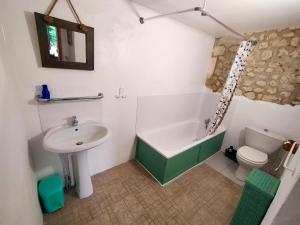 Maisons de vacances Domaine Jasmin, 6 Gites typiquement Charentais avec Piscines : photos des chambres