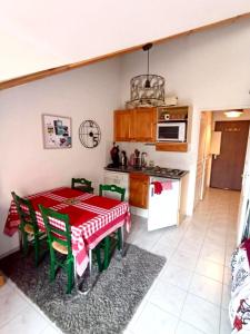 Appartements Notre petit coin de montagne cosy a 1400m ! : photos des chambres