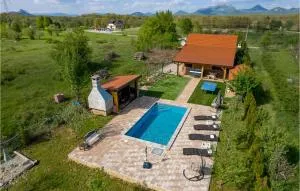 Gorgeous Home In Lovinac With Sauna - Udbina