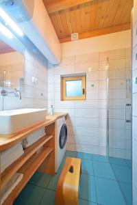 Granaries Pear & Walnut 