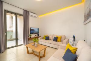 Aegean Breeze Luxury Apartments next to the sea