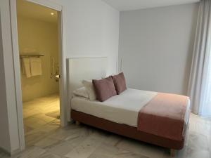Double Room - Disability Access room in Hotel Aromar