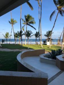 Village pé na areia com limpeza