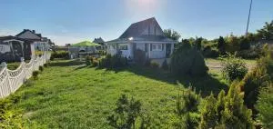 Wolnostojący dom na dużym prywatnym terenie - Sułomino