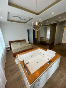 Opulence luxury spa suite - private access to beach in Opatija