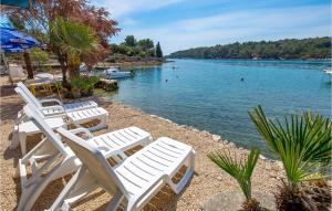 2 Bedroom Lovely Apartment In Punta Kriza 