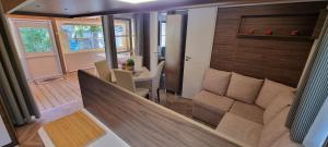 Chalets Mobile home avec terrasse et piscine. : photos des chambres