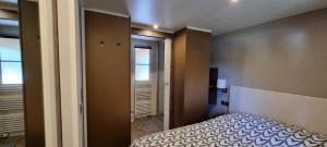 Chalets Mobile home avec terrasse et piscine. : photos des chambres