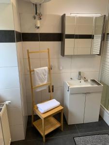 Travelers City Shelter - by Nahuen Suites