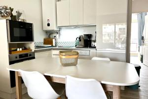 Le Meissonnier bright apartment with terrace