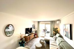 Le Meissonnier bright apartment with terrace