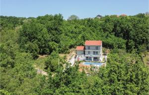 Beautiful Home In Sinj With 5 Bedrooms, Wifi And Outdoor Swimming Pool