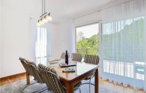 Amazing Home In Sinj With Wifi