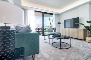 INF42M- Modern city apartment, families only