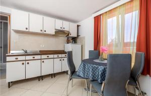 Awesome Apartment In Punta Kriza With 1 Bedrooms And Wifi