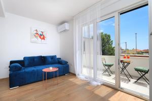 Bonaca apartments with terrace and private parking