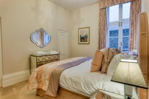 The Regency - Sea views and a modern art deco style interior