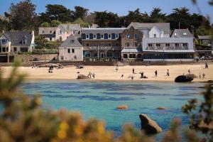 Hotels Logis Hotel Saint Guirec Et De La Plage : photos des chambres
