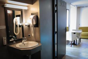 Hotels Logis Hotel Saint Guirec Et De La Plage : photos des chambres