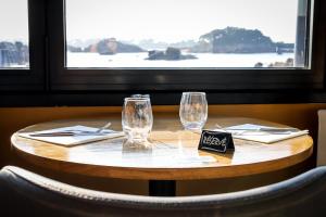 Hotels Logis Hotel Saint Guirec Et De La Plage : photos des chambres