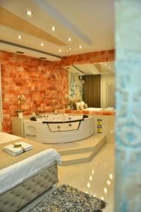 Design Apartment PREMIUM SPA LUX 4 STAR "DUBAI" Completely PRIVATE Wellness & Spa FREE INCLUDED Sauna & Jacuzzi & Salt Wall & Fire place & 3D Ceilings & Business WiFi & NETFLIX & Keyless code entry & FULL SMART APP & SECURE 2 Parking place