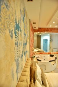 Design Apartment PREMIUM SPA LUX 4 STAR "DUBAI" Completely PRIVATE Wellness & Spa FREE INCLUDED Sauna & Jacuzzi & Salt Wall & Fire place & 3D Ceilings & Business WiFi & NETFLIX & Keyless code entry & FULL SMART APP & SECURE 2 Parking place