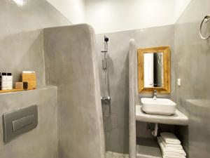 Lyra Seafront Apartment , Paroikia Town Center