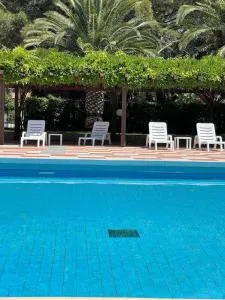 MARICAMPO Monolocale con piscina e parcheggio - Marmi