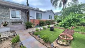 Large 1-Bedroom with kitchen In Encino - رسيدا